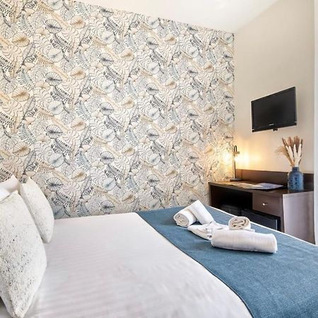 Hotel Du Vieux Port Сен-Рафаэль Экстерьер фото