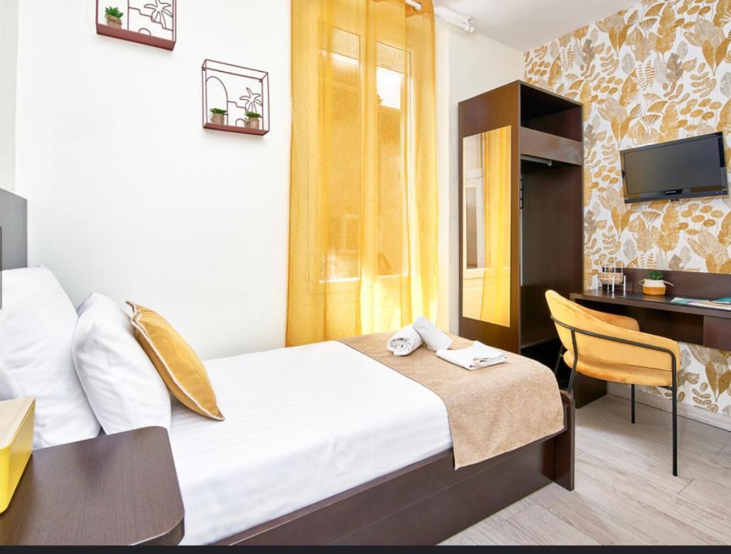 Hotel Du Vieux Port Сен-Рафаэль Экстерьер фото
